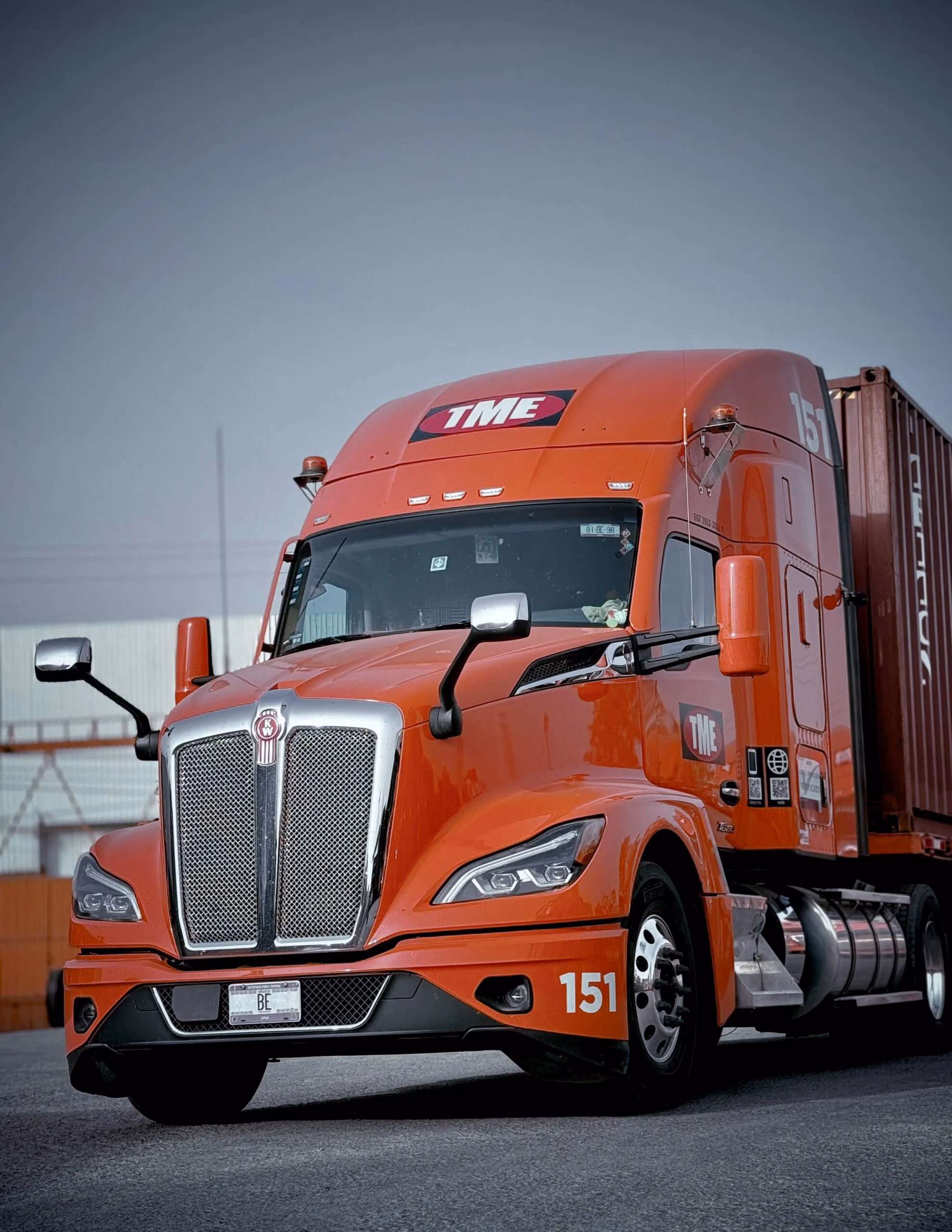 Tractocamión Kenworth TME en operación